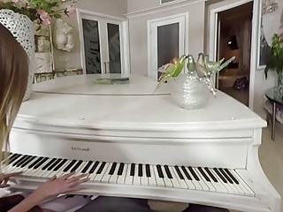 Schulmädchen verführt ihren Klavierlehrer! (VR)