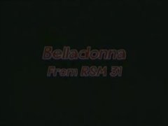 Belladonna bricht ihre Muschi in Porno zu brechen
