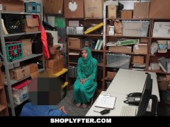 Shoplyfter - Hijab-Wearing arabischen Teen für Stehlen belästigt