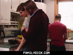 FamilieDick-Sexy Muscle Daddy fickt Teen Boy Bareback vor Thanksgiving