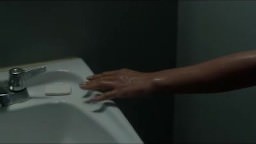 Rihanna heiß in einer Duschszene