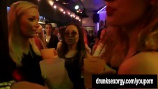 Heiße Pornostars tanzen im Club